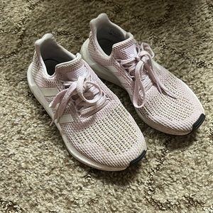 Adidas size 8. Very comfortable. Have been worn a few times!